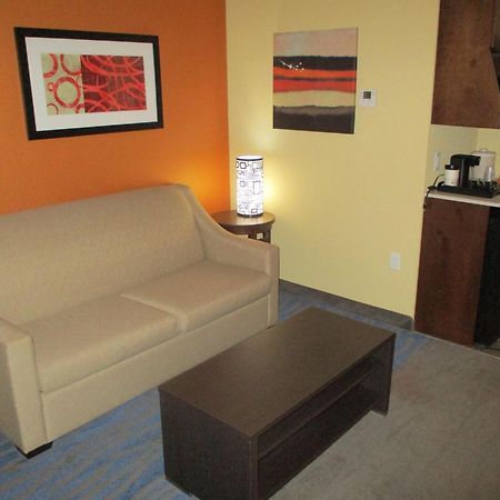 Best Western St. Louis Airport North Hotel & Suites هازلوود المظهر الخارجي الصورة