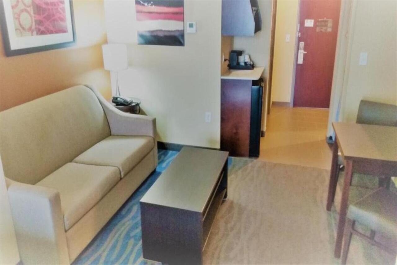 Best Western St. Louis Airport North Hotel & Suites هازلوود المظهر الخارجي الصورة