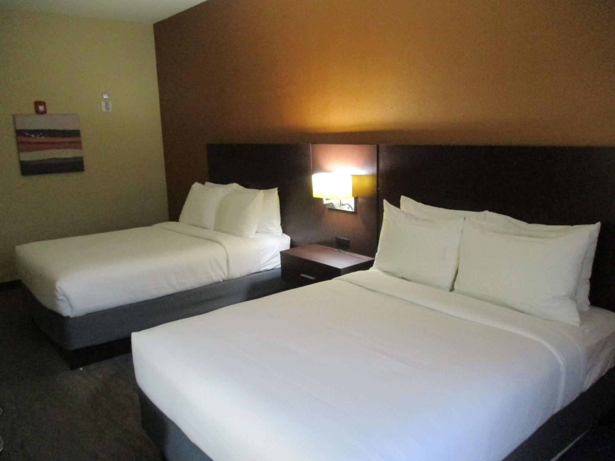 Best Western St. Louis Airport North Hotel & Suites هازلوود المظهر الخارجي الصورة