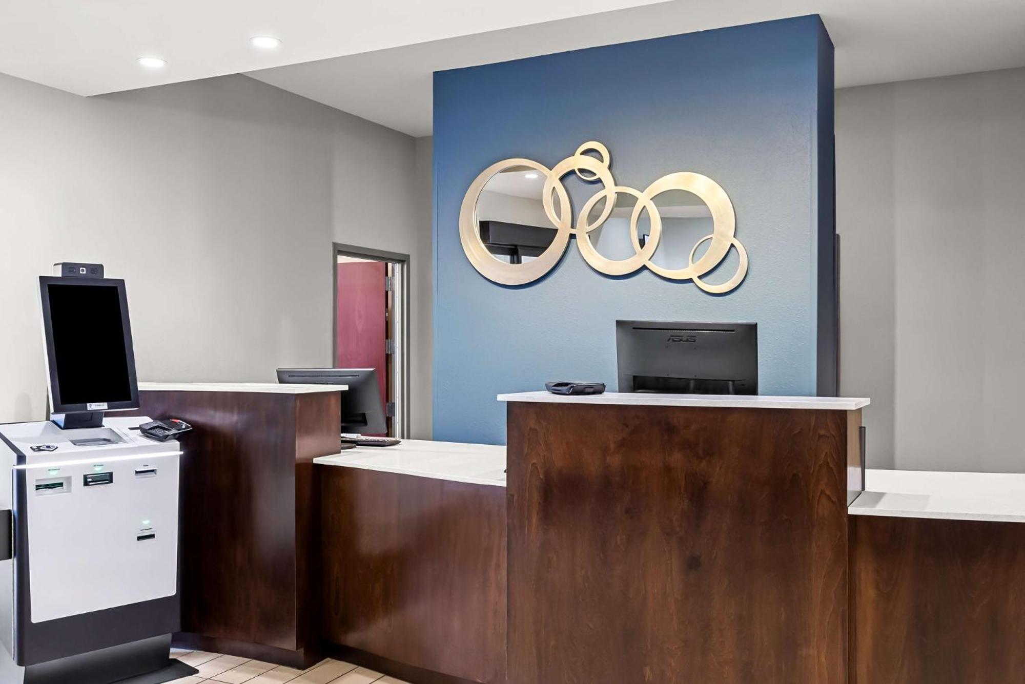 Best Western St. Louis Airport North Hotel & Suites هازلوود المظهر الخارجي الصورة