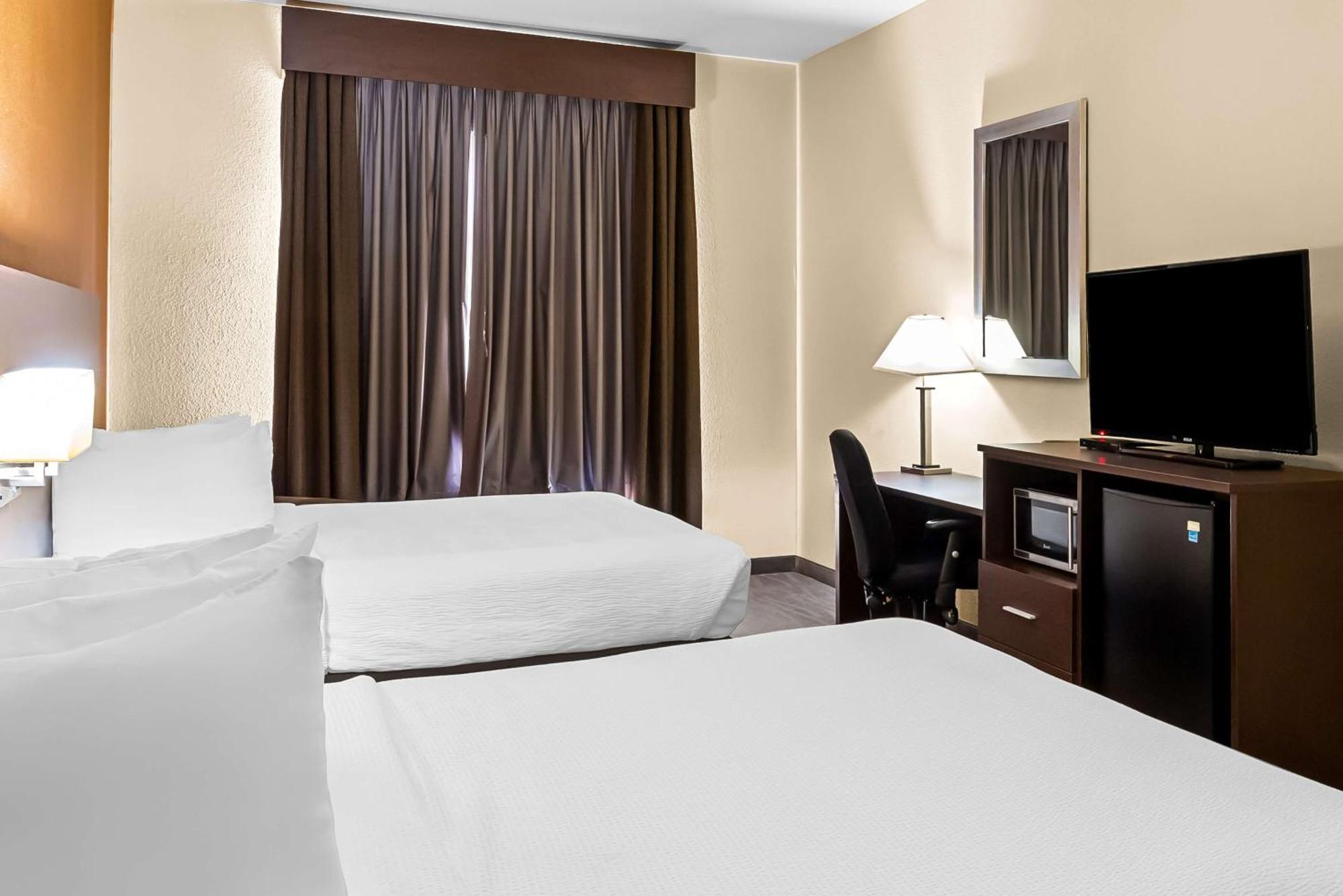 Best Western St. Louis Airport North Hotel & Suites هازلوود المظهر الخارجي الصورة