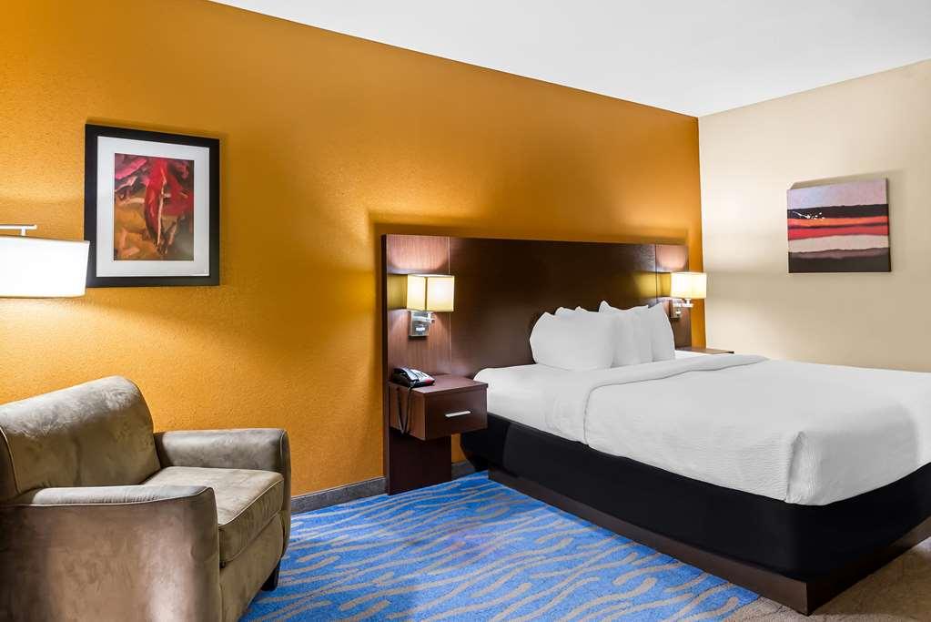 Best Western St. Louis Airport North Hotel & Suites هازلوود الغرفة الصورة